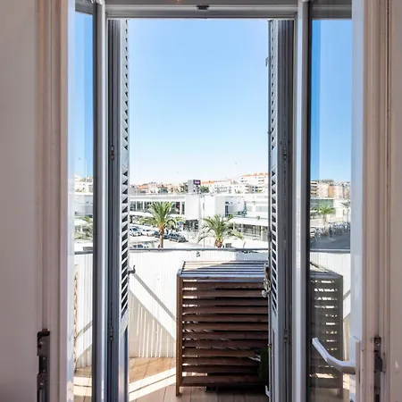 Downtown Cannes Walk To Beaches And Croisette Exterior photo
