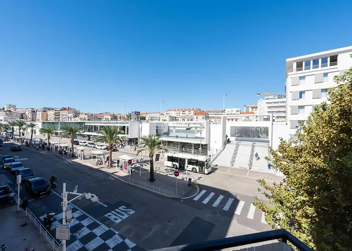 Downtown Cannes Walk To Beaches And Croisette