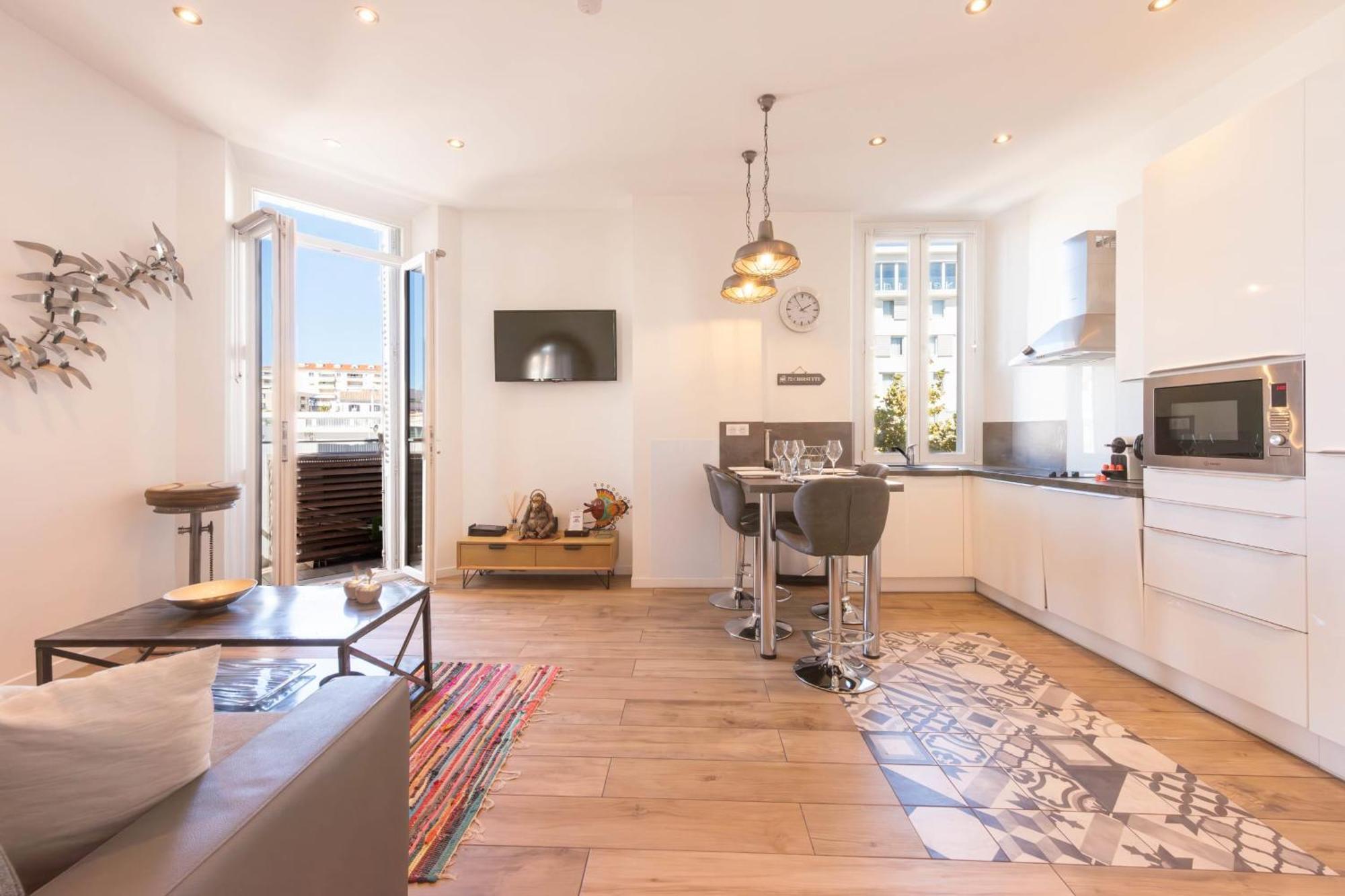 Downtown Walk To Beaches And Croisette Apartamento